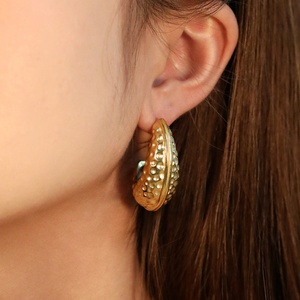 ट्रेंडी कस्टम वाटरप्रूफ प्यार दिल स्टड इयररिंग्स स्टेनलेस स्टील के गहने फैशन आंसू ड्रॉप 18k - Product Image 3