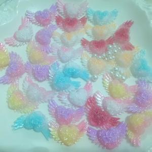 إكسسوارات دبوس شعر على شكل قلب مضيء بأجنحة الحب، مصنوعة يدويًا من البلاستيك/الراتنج بتقنية التنقيط - Product Image 1