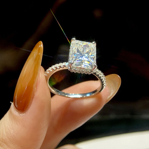 Anillo Rectangular de Plata de Ley 925 con Diamante Moissanita Brillante de 4 Quilates, Corte Radiante, Joyería de Lujo para Mujer - Product Image 2