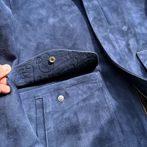 Chaqueta de Hombre de Lujo Azul Rey de Ante y Piel de Oveja, Estilo Old Money, Bomber Utilitario Casual Transpirable con Parches de Cuero - Gran Venta 2026 - Product Image 3