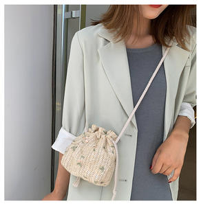 I-0333 gros sacs à main pas cher couleur personnalisée petite pochette toile de jute Durable lin naturel cadeau Jute tissé sac à cordon - Product Image 6