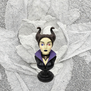 Statue de sorcière froide-cœur, idéale pour la décoration sur le thème d'Halloween - Product Image 3