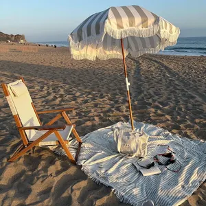 Profesyonel üretici ile 7.5ft ticari gölgelik fiberglas prim beyaz pamuk Uv koruma plaj şemsiyeleri püsküller