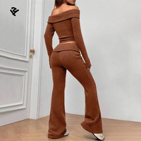 Ensemble deux pièces pour femme F240596 : Crop top asymétrique ajusté et pantalon évasé – Tendance Y2K, coupe slim, style streetwear