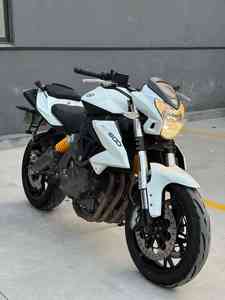 Benelli Huanglong 600, Quattro Cilindri in Linea, Raffreddamento a Liquido, Design <span class=keywords><strong>Sugomi</strong></span>, Carenatura Aerodinamica, Acceleratore Reattivo - Product Image 1