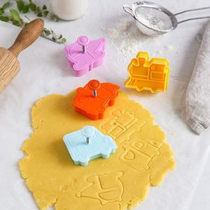 Cortador <span class=keywords><strong>de</strong></span> galletas <span class=keywords><strong>de</strong></span> plástico con dibujos animados para niños, prensa <span class=keywords><strong>de</strong></span> émbolo <span class=keywords><strong>de</strong></span> galletas diy, 4 piezas, tren <span class=keywords><strong>de</strong></span> coches, venta al por mayor - Product Image 6