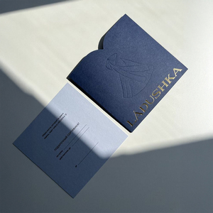 Tùy Chỉnh Dập Nổi & Lá-đóng Dấu Màu Xanh Gỗ Bột Giấy Thẻ Tay Áo Cho Chìa Khóa Phòng Và Chủ Thẻ Quà Tặng - Product Image 1