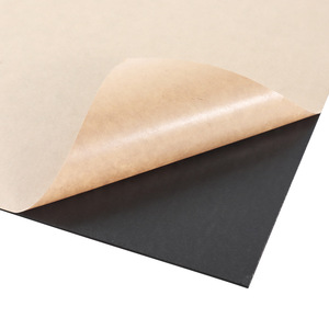 Feuille de mousse noire Asahibon avec revêtement adhésif, épaisseur 1 mm, pour applications d'amortissement et de protection - Product Image 1