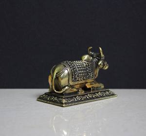 Artesanía Nirmala, Pequeña Estatua de Nandi de Latón, Decoración Hindú para Templos y Hogares, Hecha a Mano en Rajastán - Product Image 2