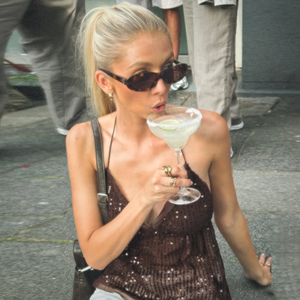 Top Halter Sexy con Lentejuelas para Mujer, Escote Profundo en V, Espalda Descubierta, Ajustado, Top Cami para Fiesta - Product Image 5