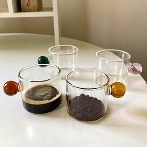 Kreative kleine süße kleine Milch becher Glas Kaffeetasse mit Farbe runder Griff Mini klare Tasse mit farbigem Kugel griff - Product Image 2
