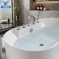 Baignoire de massage ovale autoportante moderne en acrylique haute brillance OEM/ODM avec système de robinetterie intégré, portable pour appartement, hôtel/villa