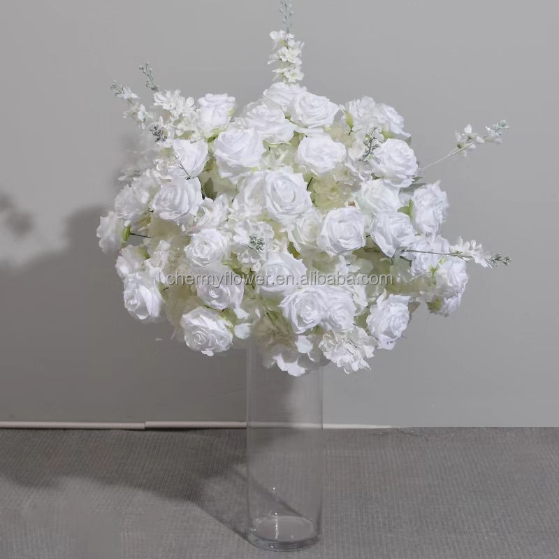 flower decoration for wedding wreath on the table