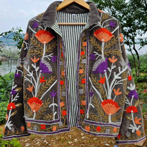 Chaqueta de terciopelo con bordado Suzani hecho a mano, chaqueta Suzani, ropa de invierno, abrigo para mujer, regalo para ella - Product Image 1