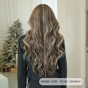 Peluca de Cabello Sintético Largo y Rizado de 28 Pulgadas, Color Castaño Ceniza con Reflejos Plateados, con Flequillo Cortina, Fibra Resistente al Calor, Aspecto Natural Mate - Product Image 4