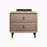 Table de chevet minimaliste en cuir, table de chevet moderne rembourrée avec tiroirs en bois massif, table d'appoint design pour chambre principale