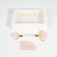 Ensemble de rouleau et de Gua Sha en quartz rose naturel, marque privée OEM - Outils faciaux en jade rose avec logo personnalisé et coffret cadeau de luxe haut de gamme