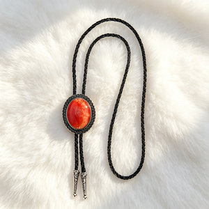 Cravate Bolo Métallique Personnalisée Rétro avec Pendentif en Cuir Peint à la Main et Perle Dorée - Tendance et Élégance Assurées - Product Image 3