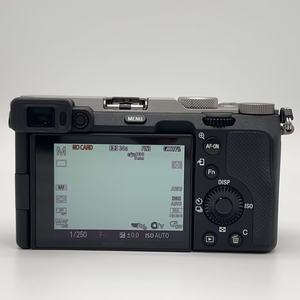 Cámara Sony A7C Usada con Lente 28-60, Cámara sin Espejo <span class=keywords><strong>de</strong></span> Fotograma Completo 4K, Estado A+, 24.2MP, Ideal para Vlogging y Viajes - Product Image 5