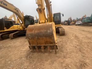 Excavatrice sur chenilles hydraulique Komatsu PC240LC d'occasion, 21 tonnes, bon état, moteur à faible consommation, pompe à engrenages, roulement, modèle 2023, 125 kW - Product Image 3