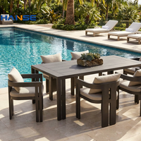 Ensemble de table et de chaises de salle à manger d'extérieur en aluminium imperméable, confortable et moderne pour hôtel, villa, cour et jardin