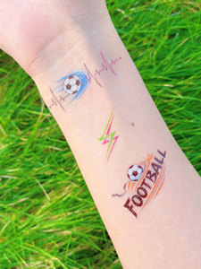 สติกเกอร์สักลายฟุตบอลแฟชั่นแบบกำหนดเองสำหรับแฟนกีฬา ของชำร่วยงานปาร์ตี้ วันแข่งขัน แต่งหน้าด้วยสีเพ้นท์ รอยสักชั่วคราวสำหรับงานฟุตบอล - Product Image 2