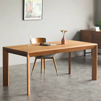Table à manger assemblée sur mesure, plateau en placage de chêne blanc, pieds en chêne massif, style nordique, usage domestique, commercial, bureau, hôtel, villa, entrée