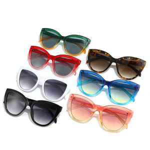 Gafas de Sol de moda 2024 INS Uv400 Tonos personalizados Gafas de sol Logo Barato Unisex Lentes de gradiente de gran tamaño Gafas de Sol de ojo de gato - Product Image 3
