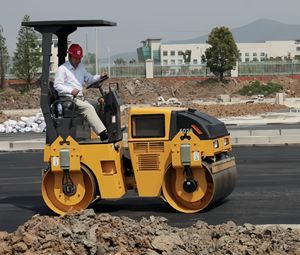 Mini rouleau compresseur à double tambour 6015E, 1,6 tonne, haute maniabilité, haute force d'excitation - Product Image 4