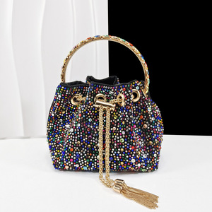 Zapatos de mujer con punta en diamante y correa en el tobillo, del mismo estilo que el bolso de mano con diamantes de colores - conjunto completo de zapatos y bolso - Product Image 4