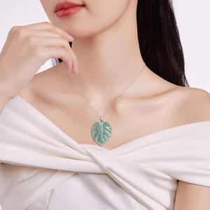 หยกเจไดต์ธรรมชาติสีเขียวมรกต รูปใบมอนสเตอร่า ประดับเงินแท้ S925 เครื่องประดับแฟชั่นสำหรับผู้หญิง พร้อมใบรับรอง D047 - Product Image 4