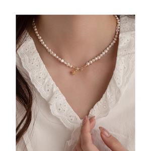 Collier en perles baroques roses françaises pour femmes, design de chaîne de clavicule irrégulière extrêmement fine, style unique et original - Product Image 5