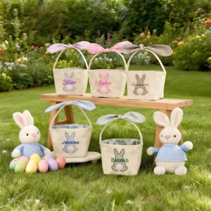 Cesta de Mimbre con Lazo y Monograma, Personalizada con Nombre Bordado, Cesta para Huevos de Conejito, Regalo de Pascua para Bebés - Product Image 1
