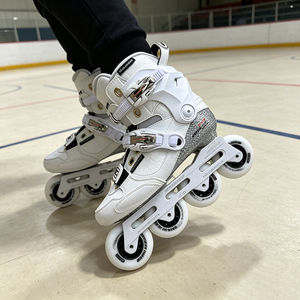 <span class=keywords><strong>Patines</strong></span> en Línea de Slalom de Fibra de Carbono para Adultos, <span class=keywords><strong>Patines</strong></span> Profesionales de Estilo Libre con <span class=keywords><strong>Ruedas</strong></span> de PU, Marco CNC, Color Negro y Blanco - Product Image 2