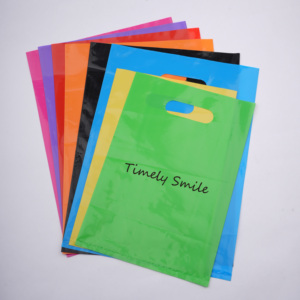 Bolsas de Camiseta Reciclables con Logotipo Personalizado para Ropa, Zapatos y Pieles - Embalaje de Plástico Troquelado al por Mayor con <span class=keywords><strong>Colores</strong></span> y Tamaños Personalizados - Product Image 1