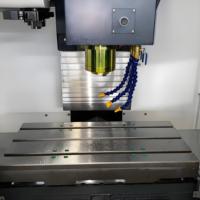 En stock VMC7124/XH7124 Petite fraiseuse verticale CNC automatique à trois axes de haute précision