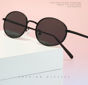 Stylish <b>Personality</b> Men and Women Outdoor Street Photography Metal Small <b>Frame</b> Retro Oval Uv Protection Sunglasses - Product Image 5