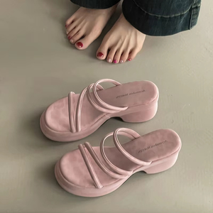 Women Classic Lightweight Flat Slippers 2026 New Summer Fashion Retro Versatile Anti-Slip Elegant Casual <b>Sandals</b> - Product Image 1