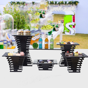 Présentoir buffet moderne avec finition en acier inoxydable pour les desserts, les gâteaux et les salades lors d'événements haut de gamme - Product Image 2