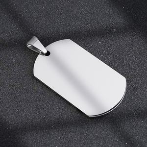 Collar con Colgante Rectangular de Bandera Americana en Acero Inoxidable 316L con Esmalte de Alto Brillo para Hombre - Product Image 4