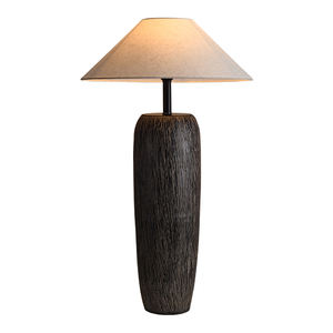 Le lampadaire au côté du canapé dans un salon de style wabi-sabi, conçu par Song Meixue, est un élément décoratif d'inspiration zen. - Product Image 5