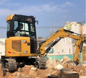 Excavadora de cadenas usada CAT 303 con pocas horas de trabajo, Caterpillar 303CR de segunda mano, miniexcavadora original de Japón con certificación CE y martillo rompedor. - Product Image 1