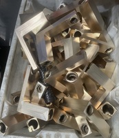 Machine automatique à 8 axes pour le décapage de robinets en laiton, équipement de décapage de surface métallique de haute précision pour la production de robinets sanitaires