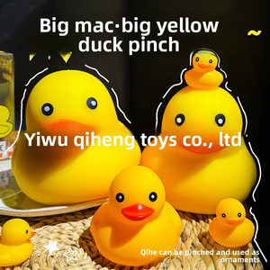 Pato Gigante Amarillo Big Mac, Juguete Antiestrés de Goma Termoplástica de Rebote Lento y Extra Grande - Product Image 4