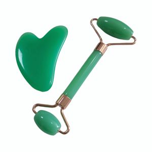 Gua sha de resina en forma de corazón - Product Image 5