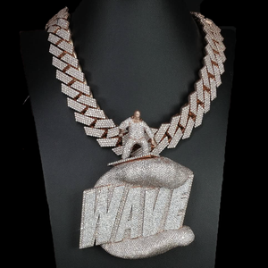 จี้เพชรโมอิสซาไนต์แบบกำหนดเอง VVS ชุบโรเดียม เงินแท้ 925 ประดับเพชรแบบ Iced Out สไตล์ฮิปฮอป สร้อยคอพร้อมจี้ชื่อหรือโลโก้สำหรับผู้ชาย เหมาะสำหรับงานหมั้นและงานแต่งงาน - Product Image 1