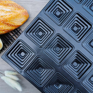 Bandeja para hornear con forma de pirámide cuadrada antiadherente importada, nuevo diseño de aluminio y acero de grado alimenticio personalizado al por mayor, molde para pasteles, molde para pan - Product Image 3