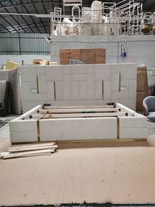 Cadre de lit rembourré moderne, taille double, avec finition en cuir et base en bois robuste, design durable - Product Image 5