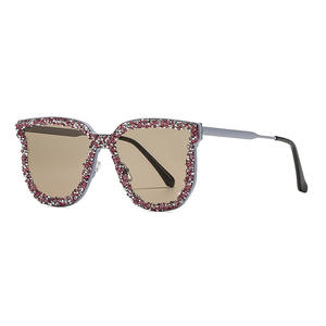 Lunettes de soleil Dilisha ovales avec strass, monture en métal noir, UV400, style tendance pour femmes Z7544 - Product Image 2