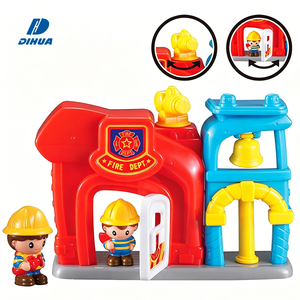 Cartone animato caserma dei pompieri Play Set per i bambini con simpatici accessori dettagliati e attrezzatura da vigile del fuoco per coinvolgere finte avventure <span class=keywords><strong>di</strong></span> gioco - Product Image 1